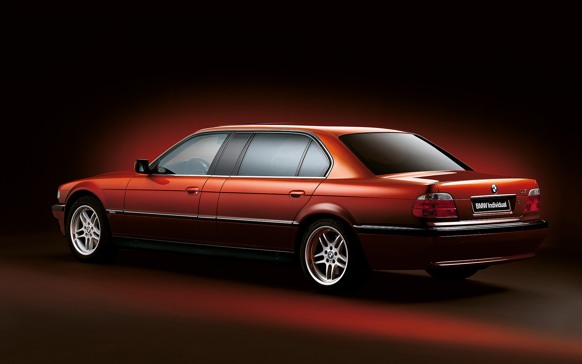 BMW 750iLA L7 Karl Lagerfeld E32 1992 &ndash; BMW Individual, вид сзади в три четверти