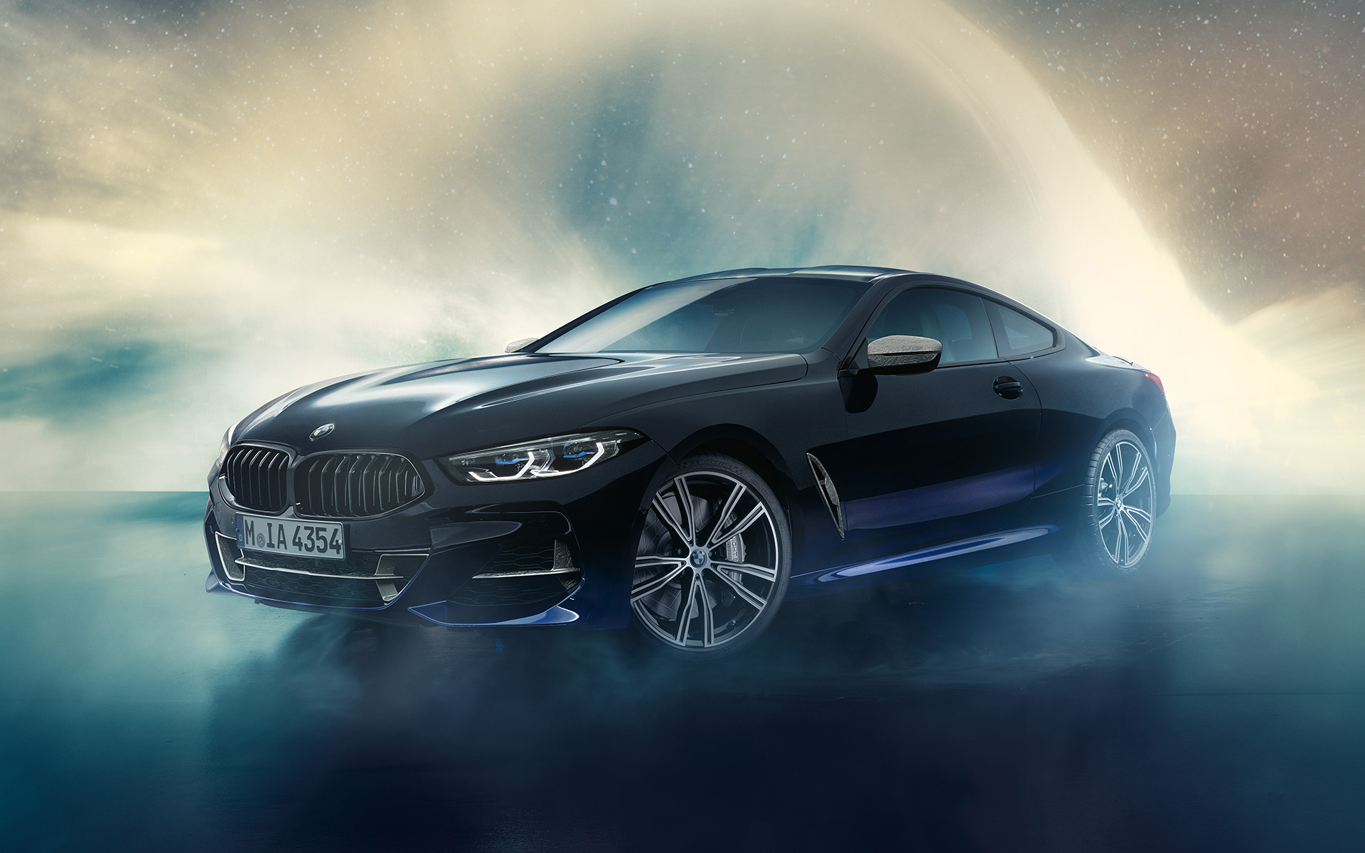 BMW M850i xDrive NIGHT SKY &ndash; BMW Individual G15 2019, вид спереди в три четверти на фоне метеоритного дождя